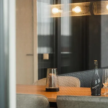 Skylark - Stockholm Penthouse With Jacuzzi, Movie Theater & Panoramic View *